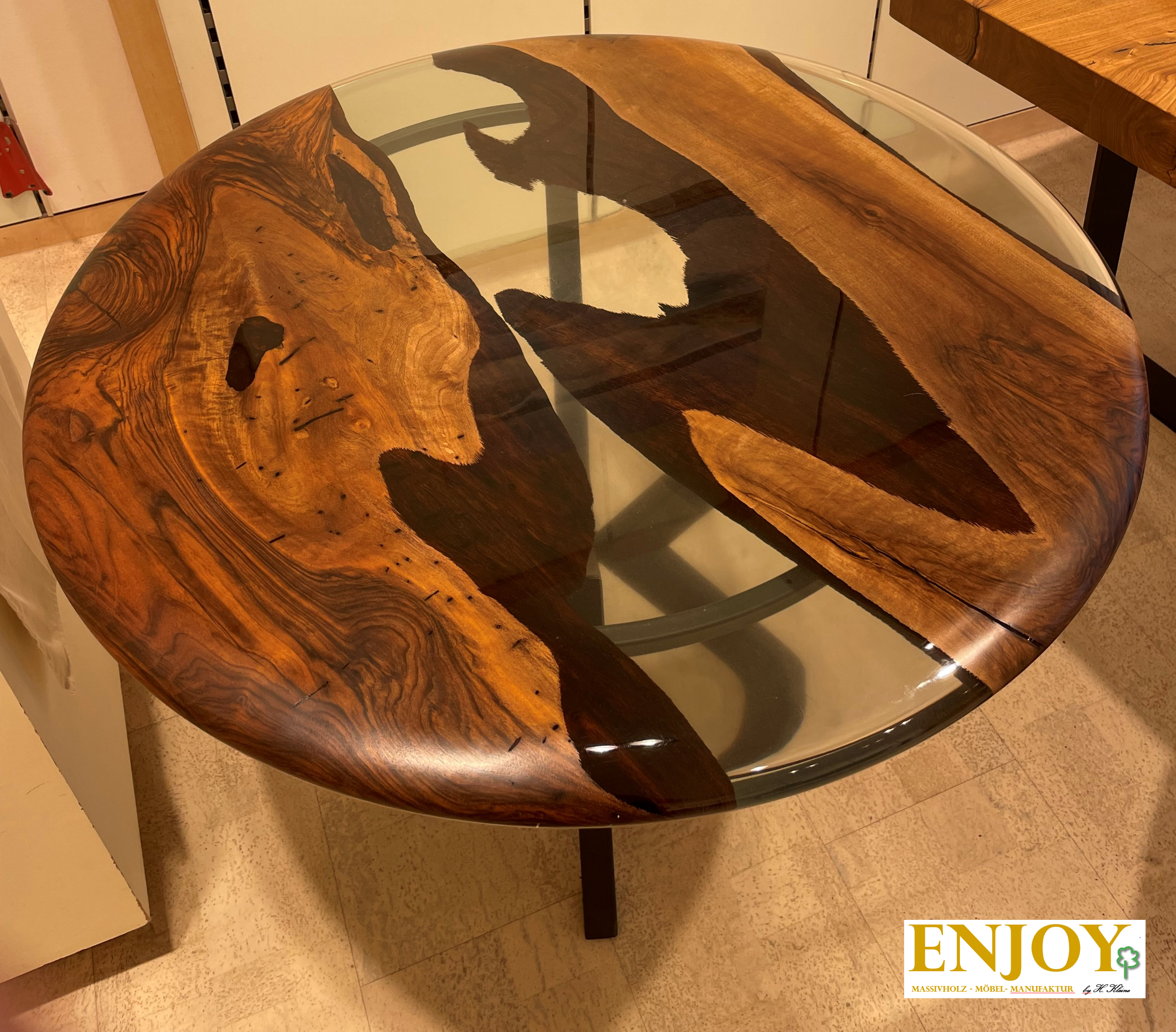 Epoxidtisch rund Nussbaum